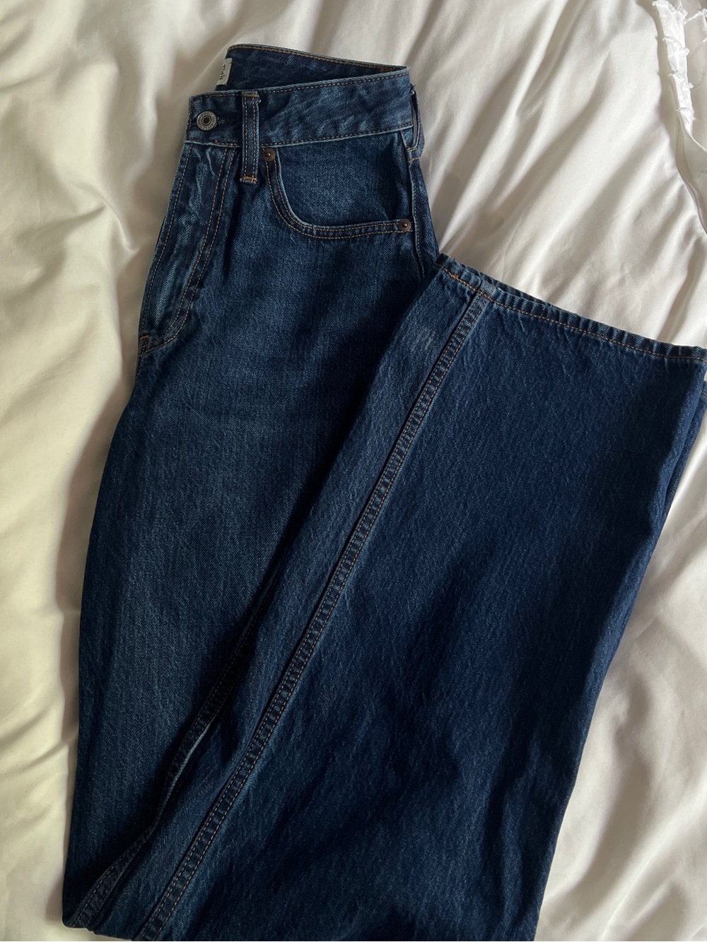 Loose High Rise Jeans - Picture 3 of 3